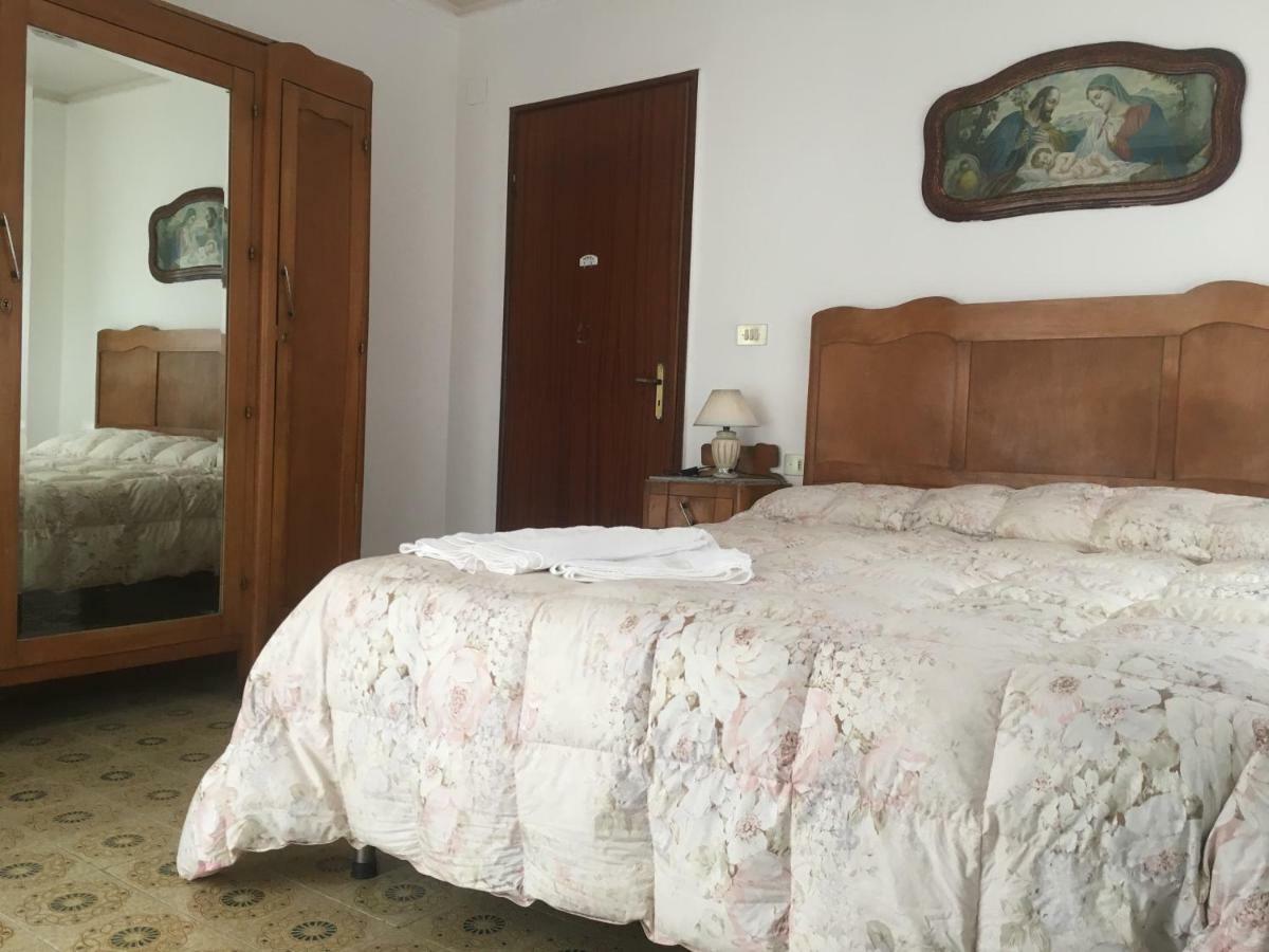 Casa Salvaggio Hotel Grotte  Buitenkant foto
